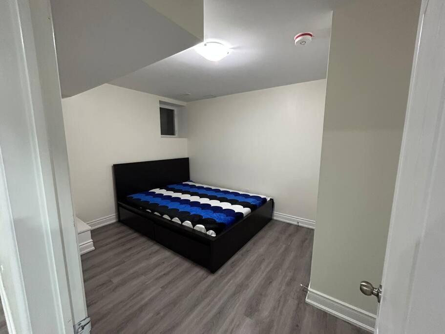 2 Bedroom Private Apartment With Private Entrance Brampton Extérieur photo