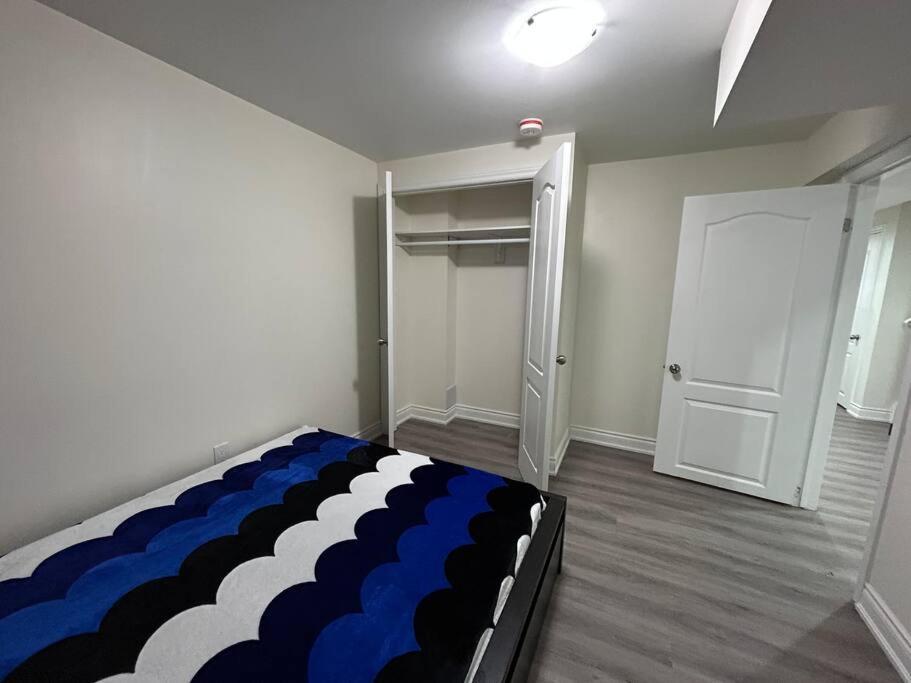 2 Bedroom Private Apartment With Private Entrance Brampton Extérieur photo